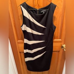 Women’s R&M Richards sleeveless dress, black w beige design, lined, gold zipper.